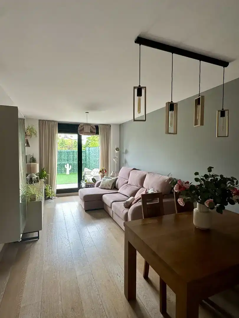 Sala d'estar de Planta baixa en venda en Santander amb Piscina