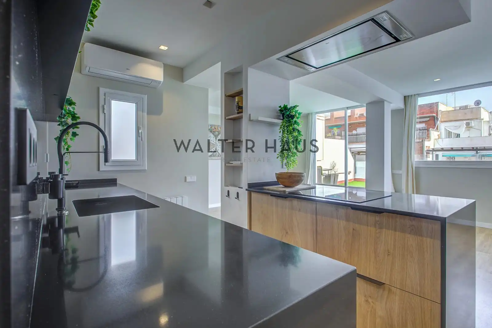 Kitchen of Attic for sale in Barcelona  with Air Conditioner, Terrace and Balcony