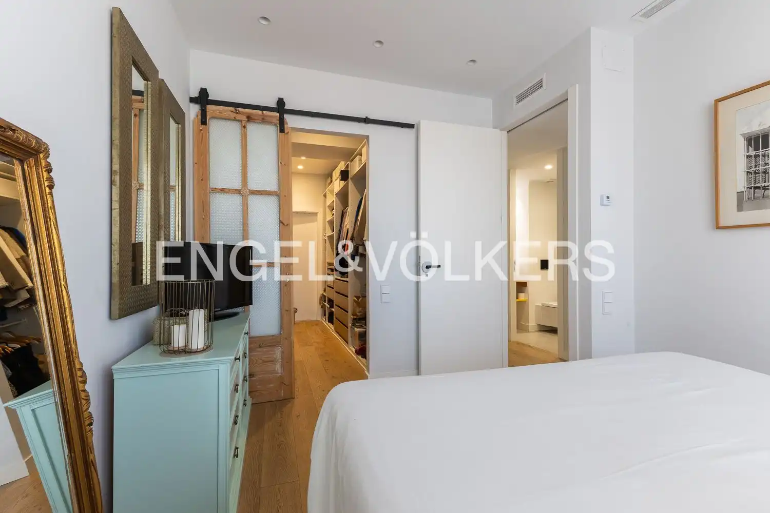Bedroom of Attic for sale in Valencia  with Air Conditioner, Heating and Terrace