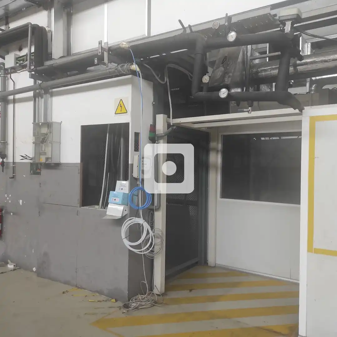 Industrial buildings for rent in de les Cosidores, Egara