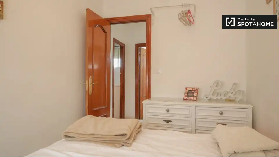Bedroom of Flat for rent in Madrid  with Air Conditioner, Heating and Furnished