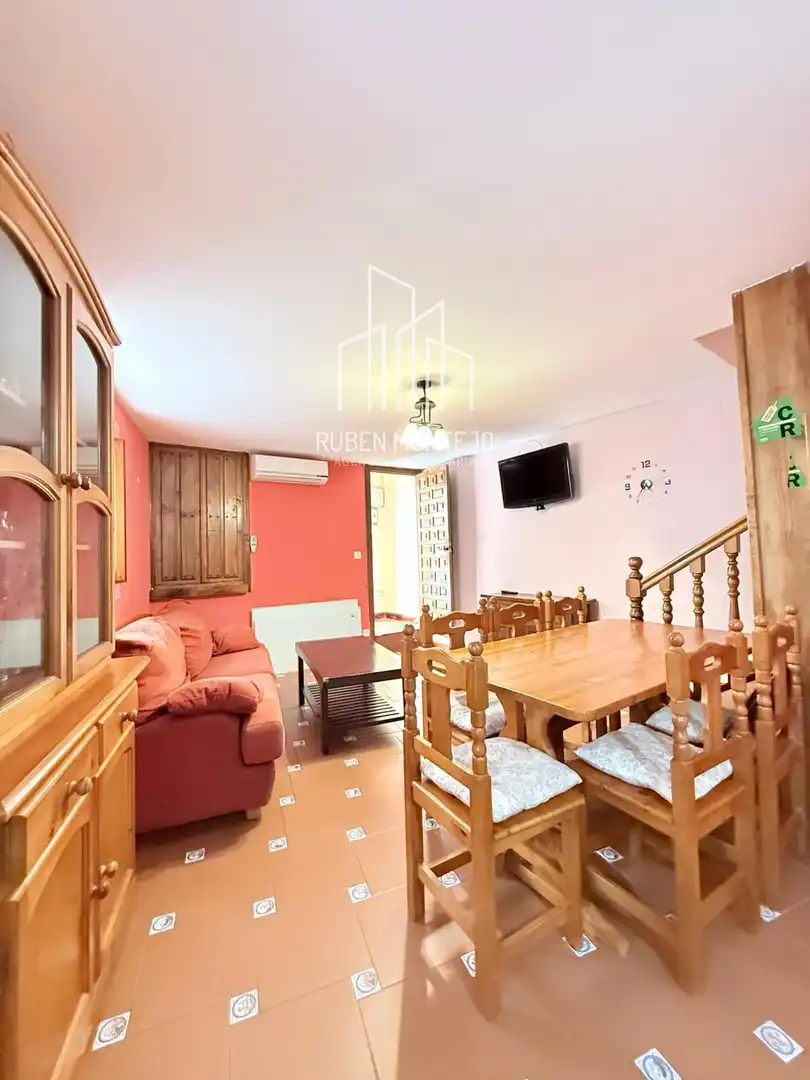 Sala d'estar de Casa o xalet de lloguer en San Esteban de la Sierra amb Aire condicionat, Calefacció i Terrassa