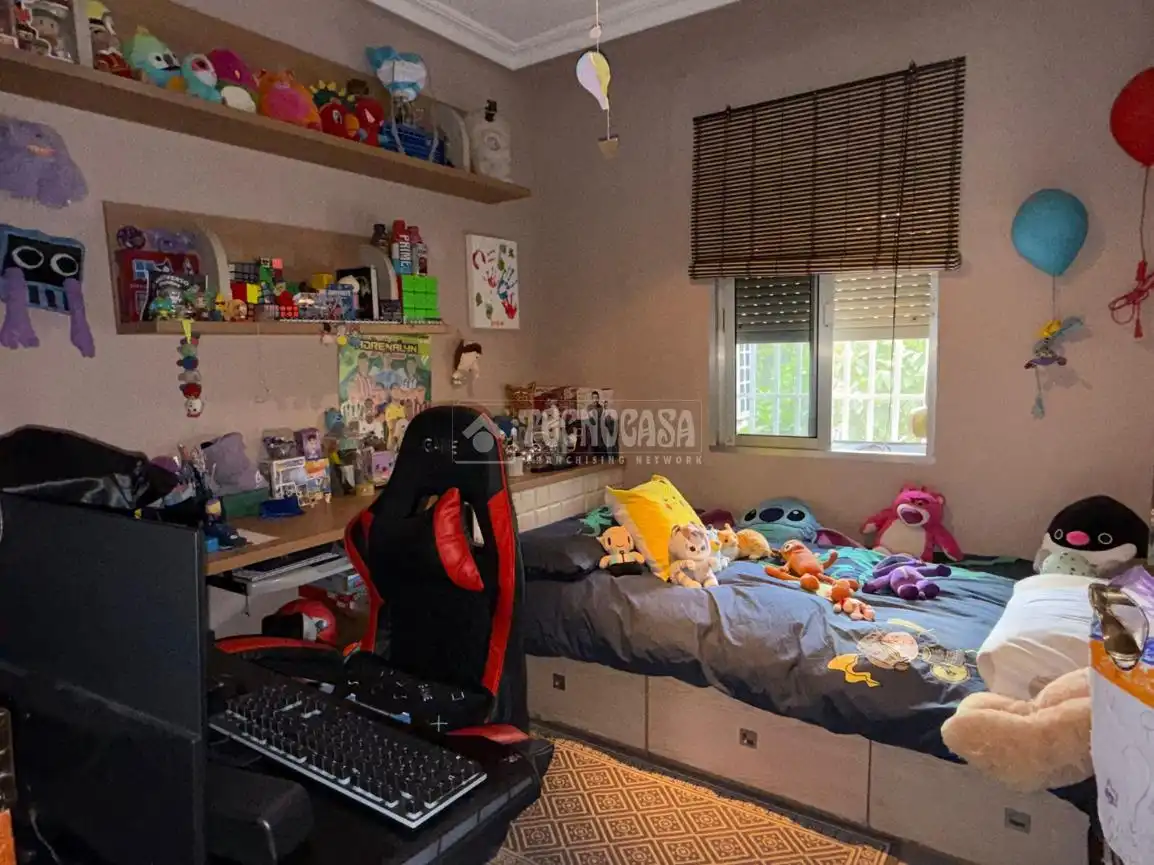 Bedroom of Flat for sale in Sevilla