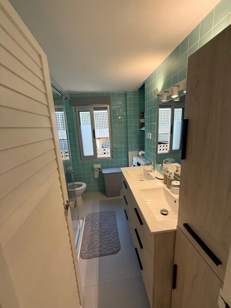 Badezimmer von Wohnung zur Miete in Valencia mit Klimaanlage, Terrasse und Möbliert