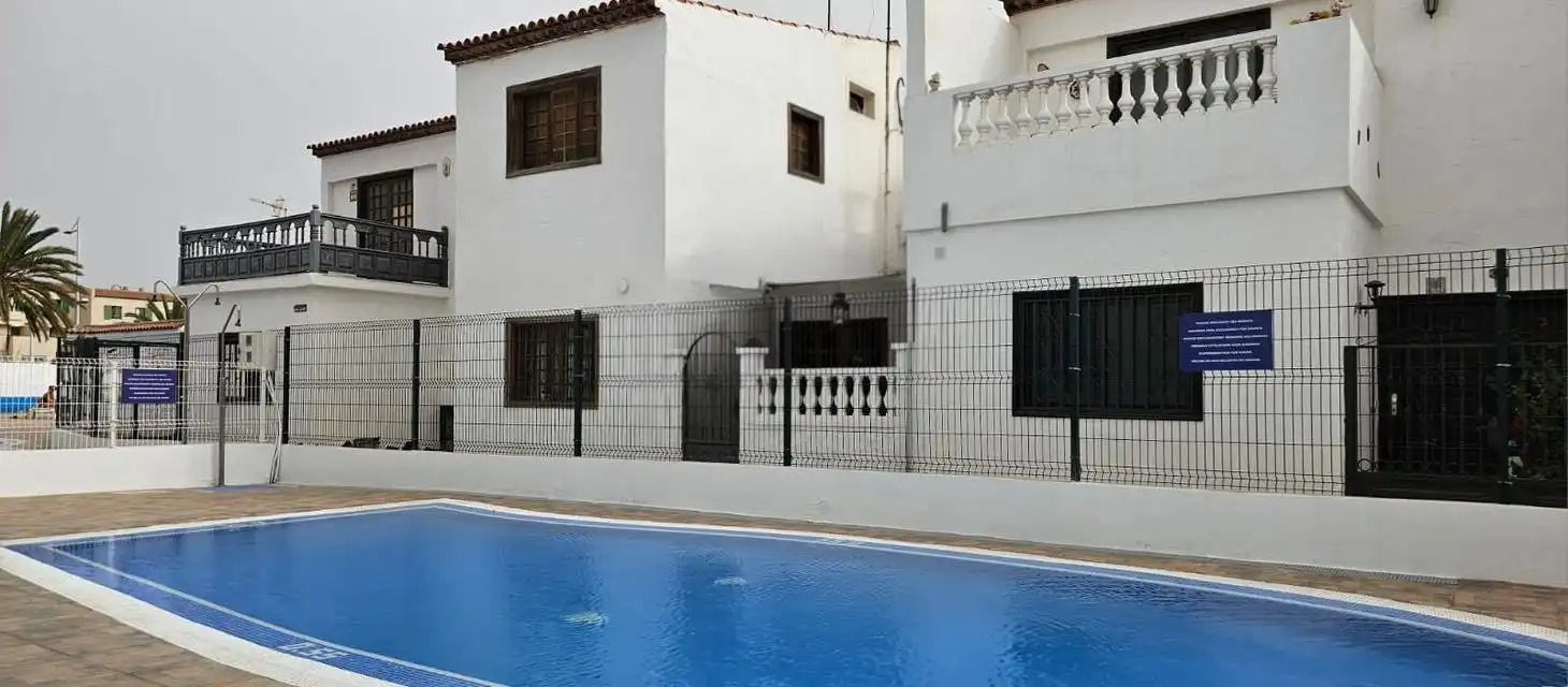 Piscina de Ático en venta en Arona con Terraza, Amueblado y Piscina comunitaria