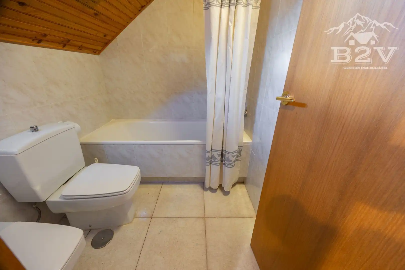 Baño de Casa o chalet en venta en Alameda del Valle con Calefacción, Jardín privado y Terraza
