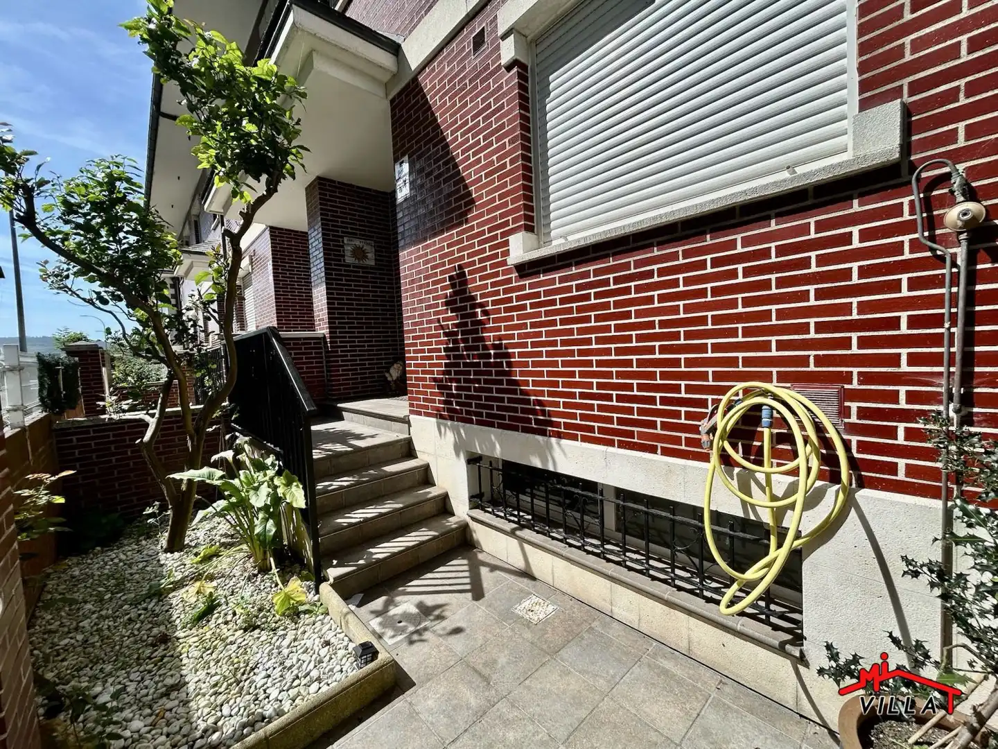 Vista exterior de Casa o chalet en venta en Laredo con Calefacción y Amueblado