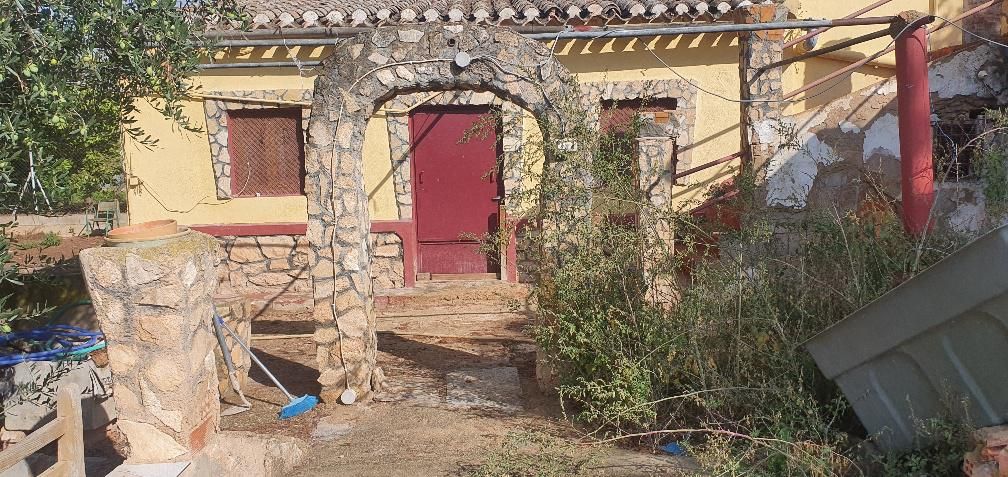 Vista exterior de Finca rústica en venda en Hellín amb Piscina