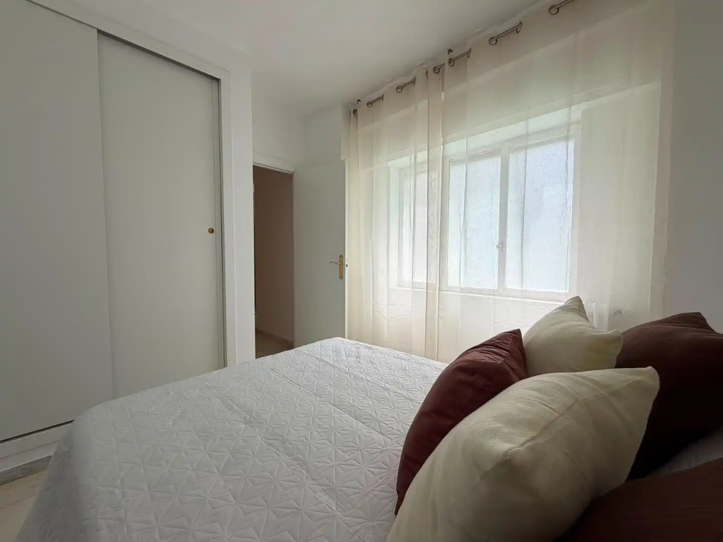 Schlafzimmer von Wohnung zur Miete in Granada mit Heizung, Abstellraum und Möbliert