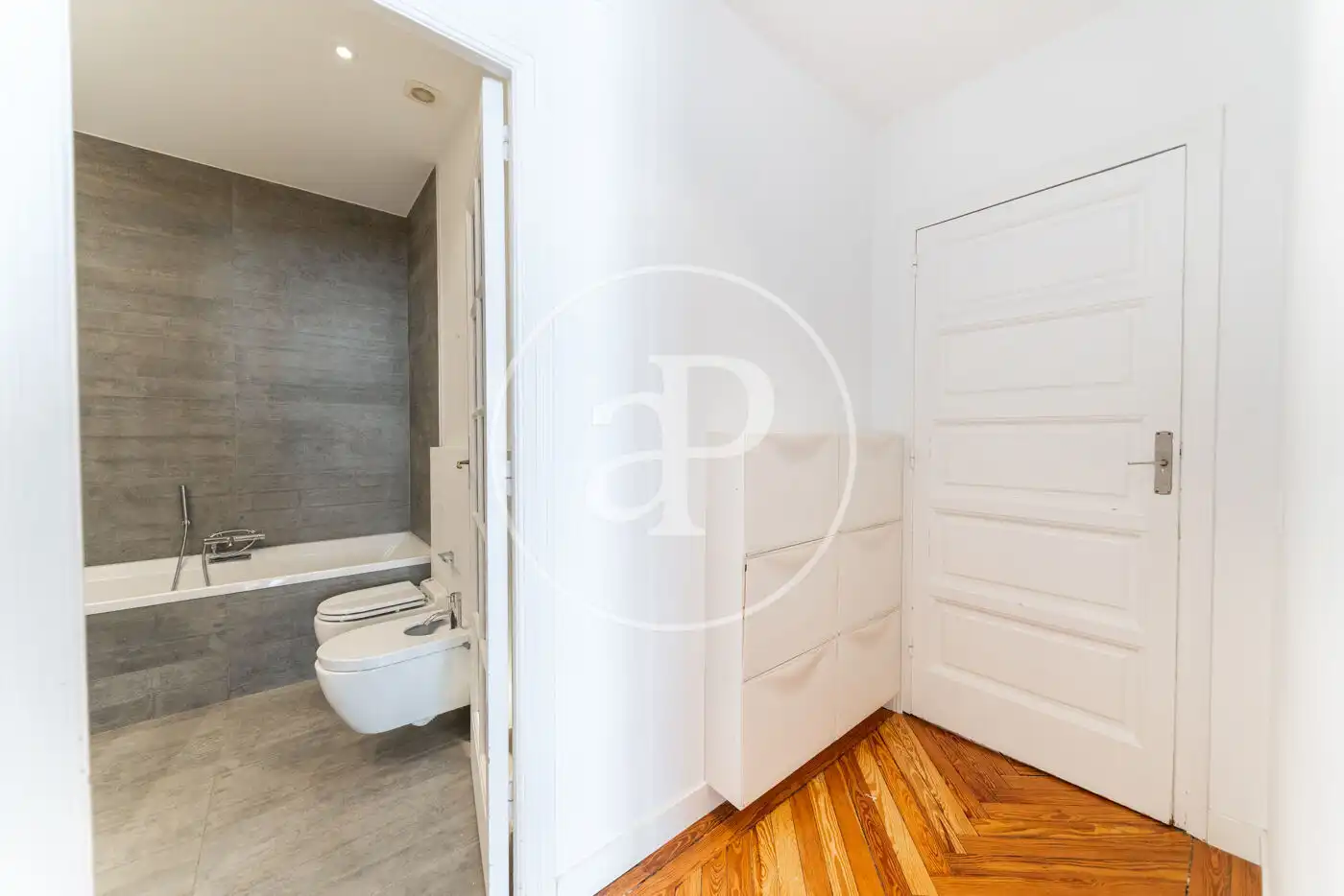 Flat for rent in Madrid  with Air Conditioner and Heating