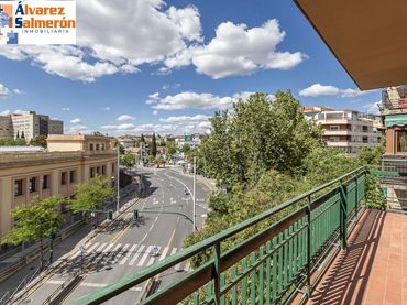 Piso con balcón en venta en Avenida DE MADRID 20