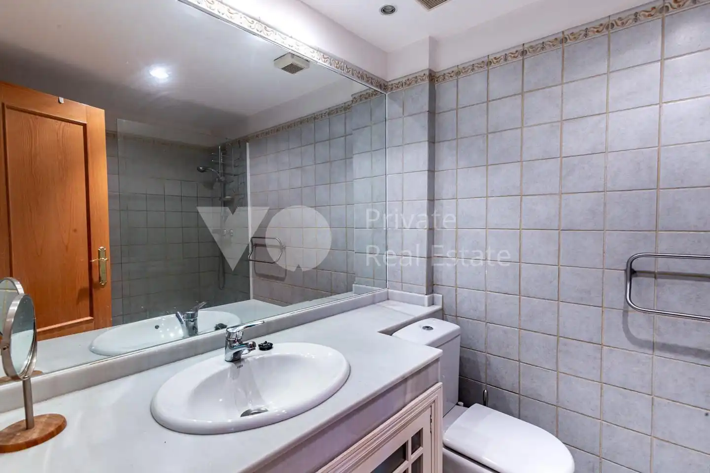 Baño de Casa adosada en venta en Las Rozas de Madrid con Aire acondicionado, Calefacción y Jardín privado