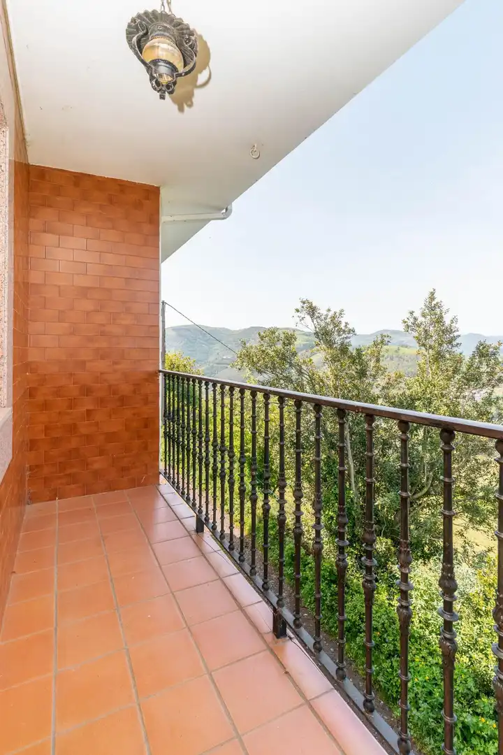 Terrassa de Casa o xalet en venda en Cangas del Narcea amb Calefacció, Terrassa i Moblat