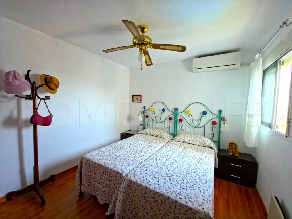 Schlafzimmer von Wohnungen zum Verkauf in Benalmádena mit Privatgarten, Möbliert und Gemeinschaftspool