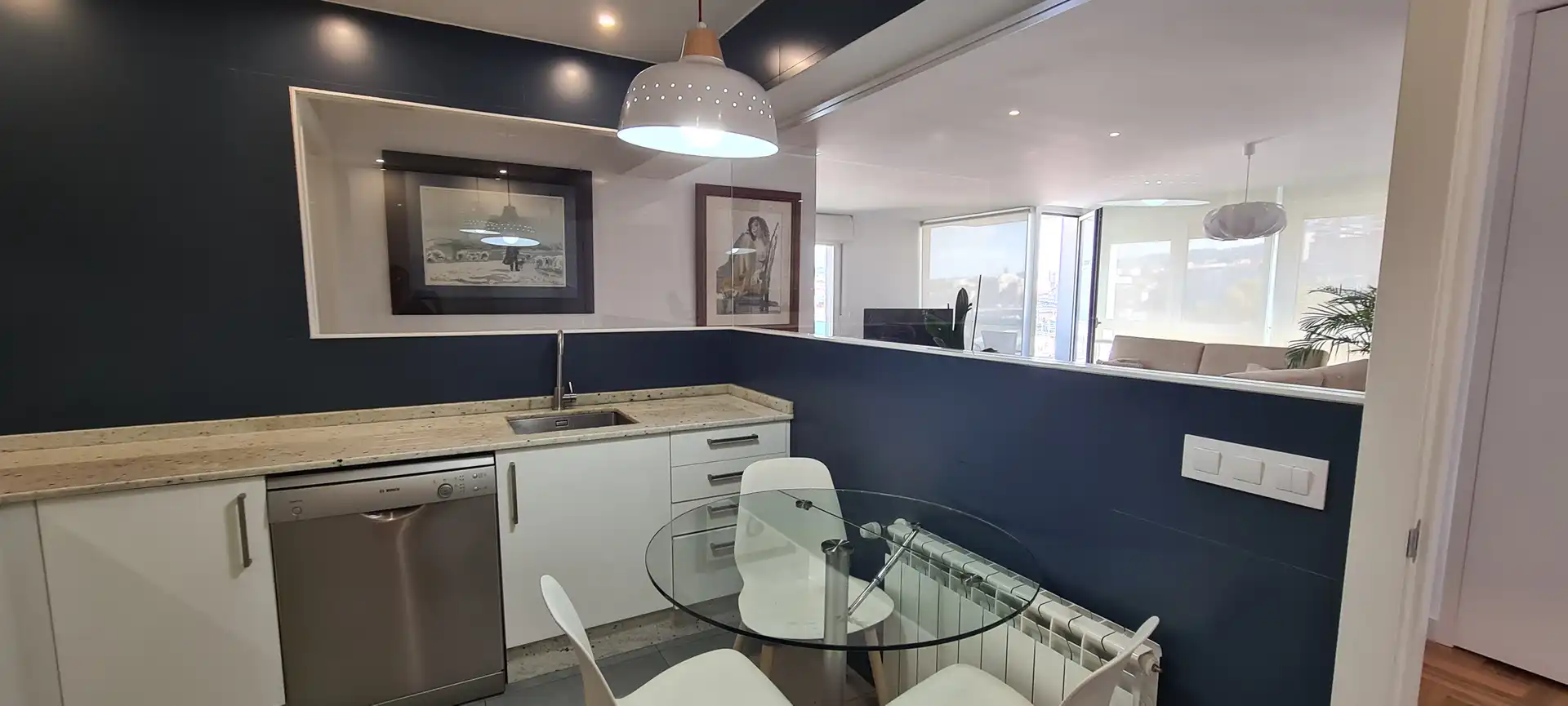 Cocina de Piso de alquiler en Vigo  con Calefacción, Parquet y Amueblado