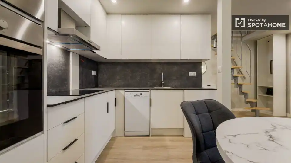 Flat with terrace to rent in Eixample, imagen 5