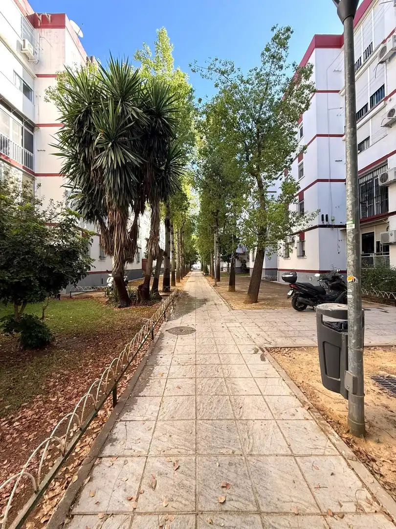 Exterior view of Flat for sale in Sevilla  with Air Conditioner and Terrace