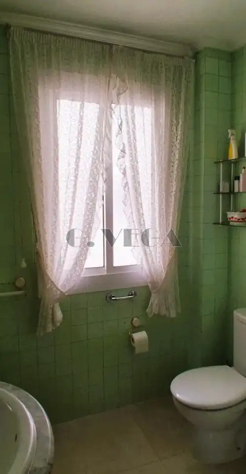 Baño de Piso en venta en Vigo  con Calefacción y Parquet