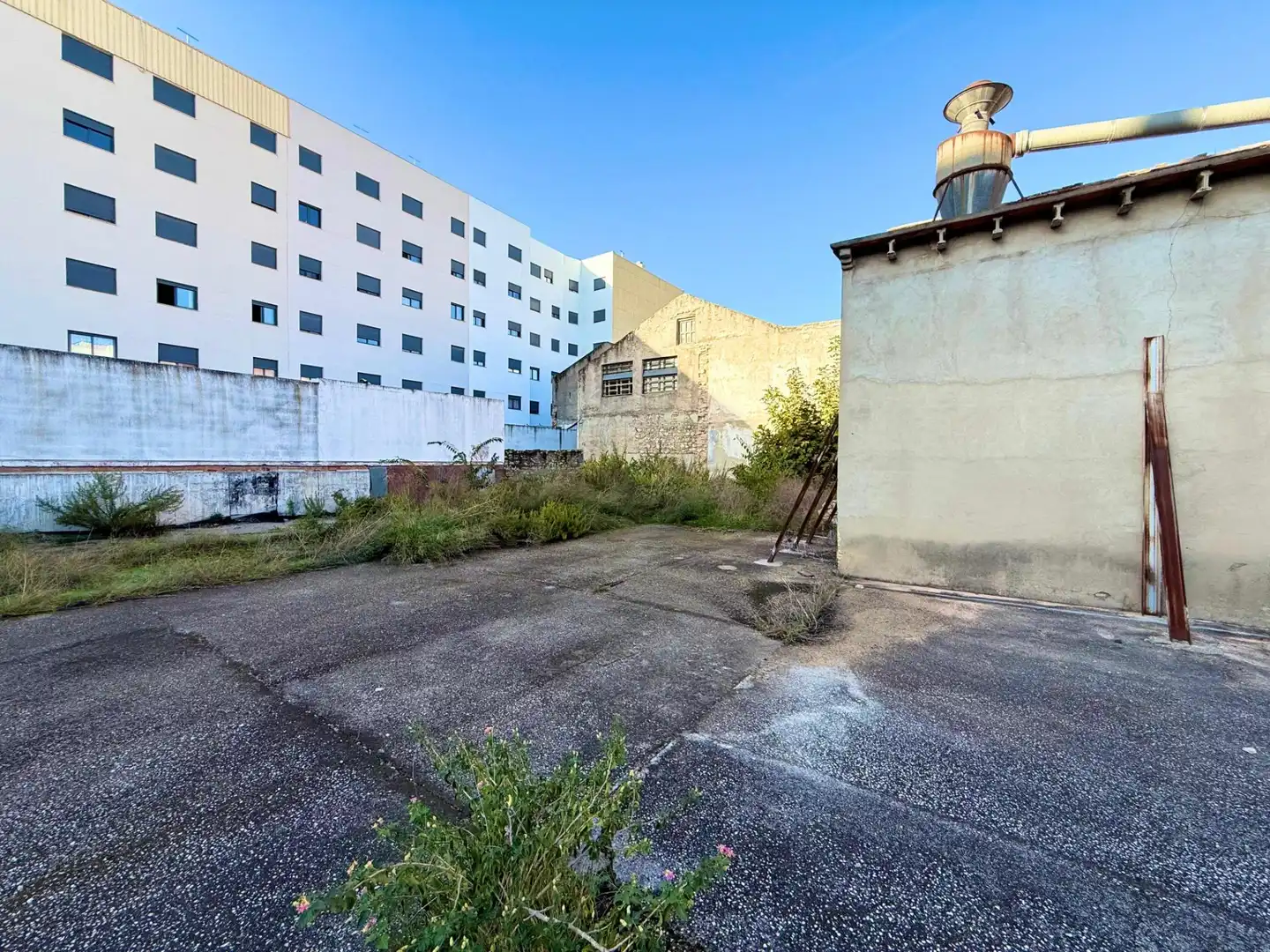 Vista exterior de Nave industrial en venta en Carcaixent