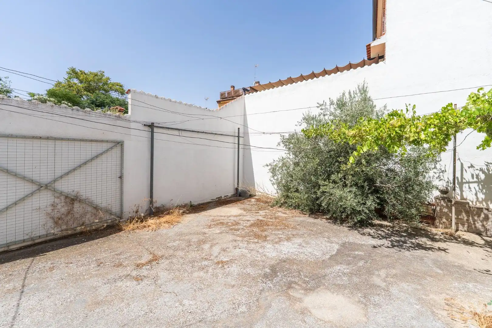 Vista exterior de Casa o xalet en venda en Yuncler amb Aire condicionat, Calefacció i Jardí privat