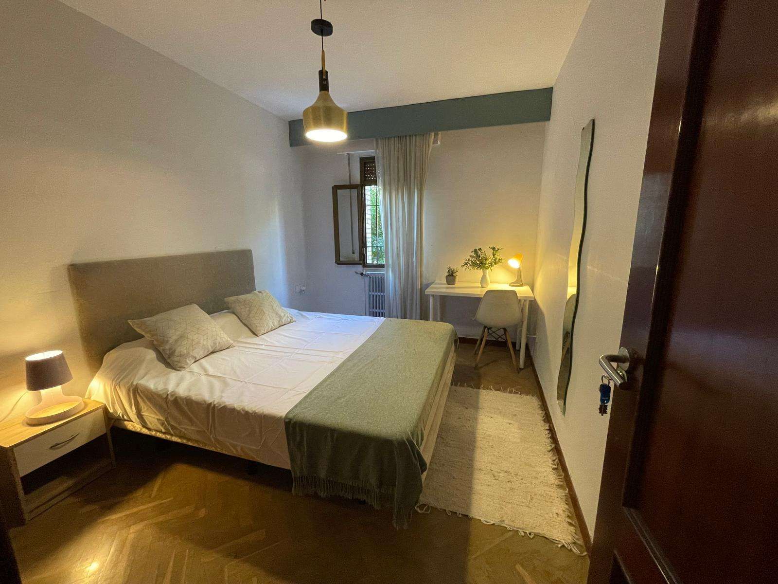 Bedroom of Flat to share in  Sevilla Capital  with Air Conditioner, Heating and Terrace
