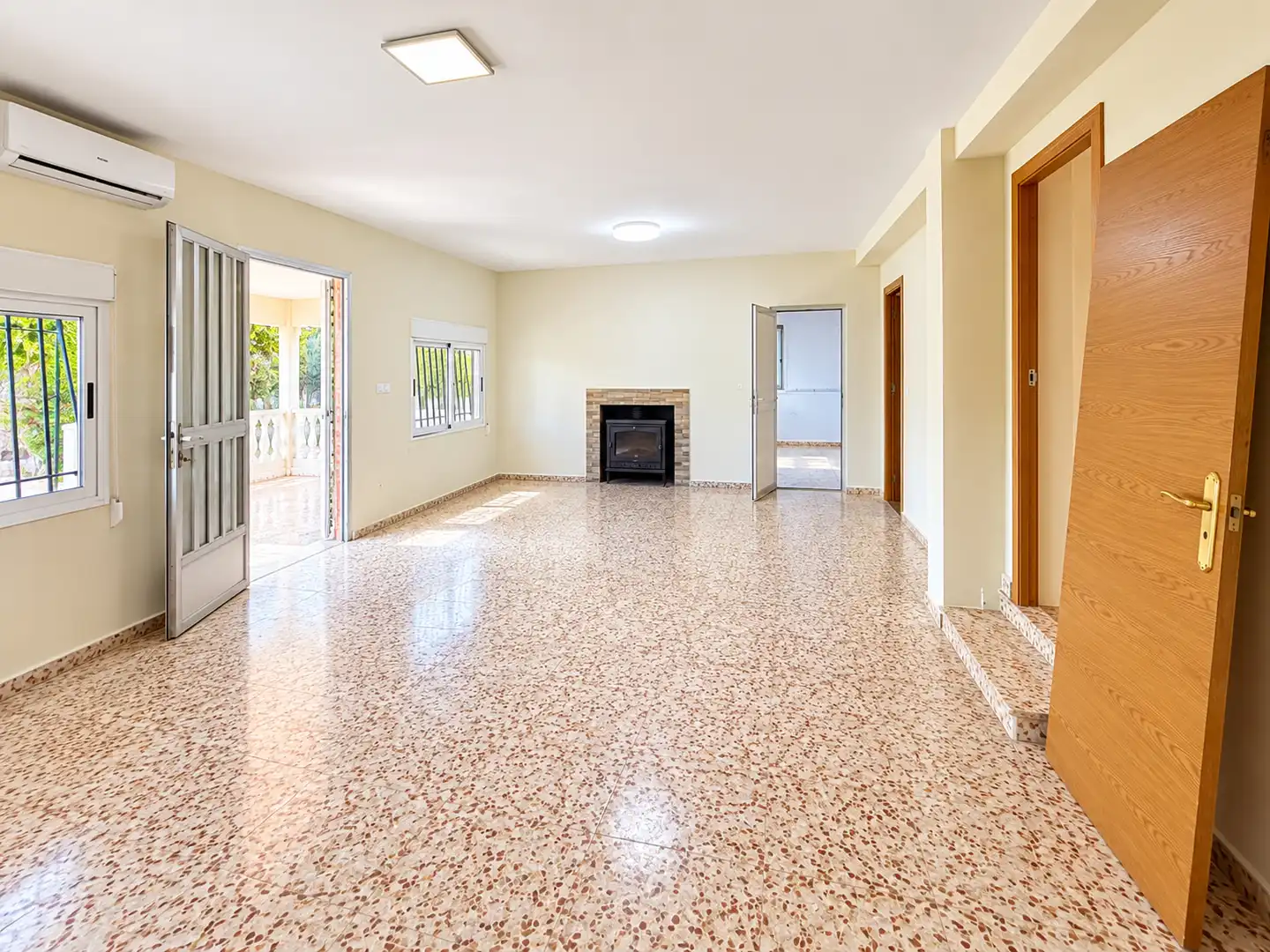 Chalet con piscina en venta en Montserrat, imagen 8