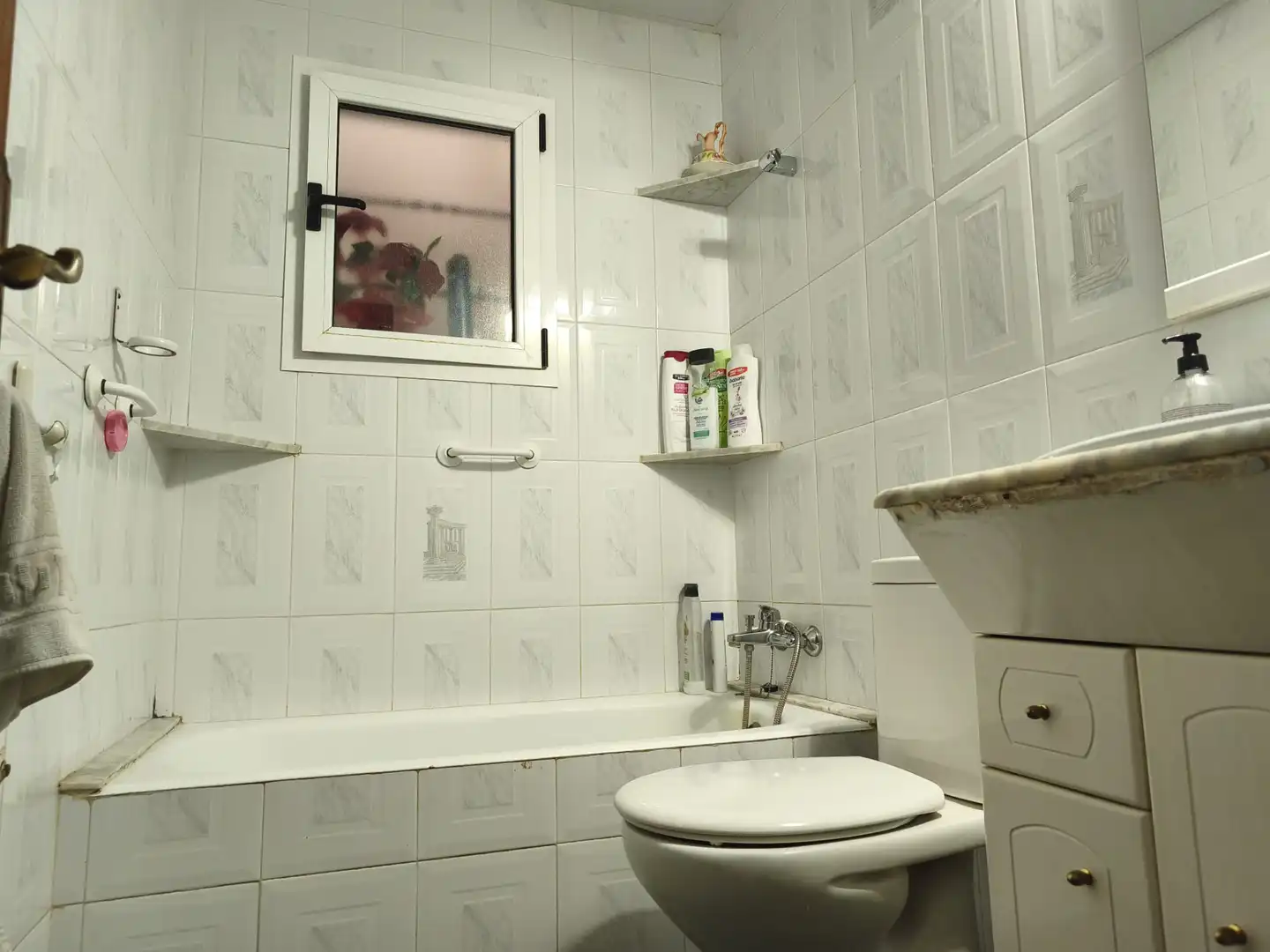 Baño de Piso en venta en Terrassa con Calefacción, Horno y Balcón