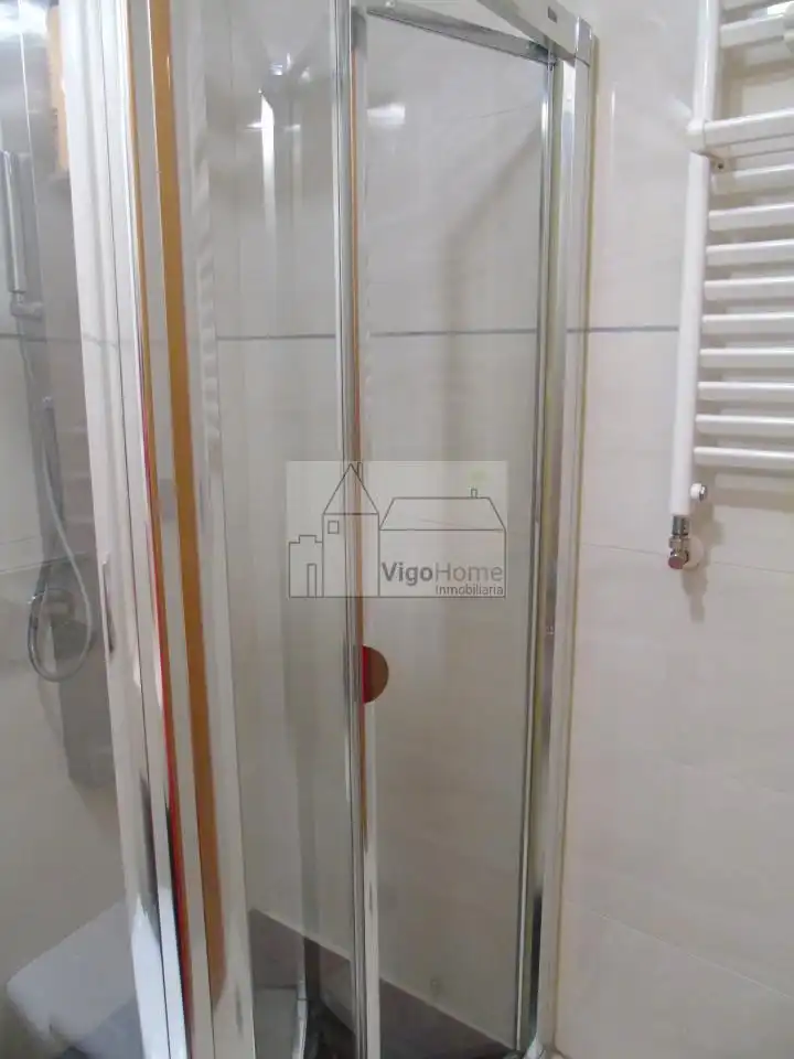 Bathroom of Flat for rent in Vigo   with Heating, Swimming Pool and Furnished