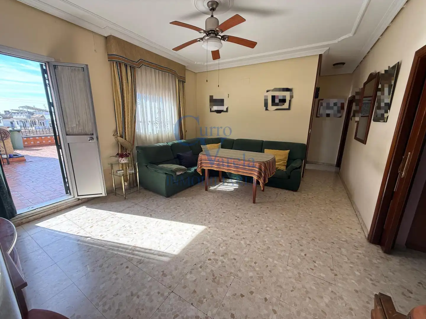 Sala d'estar de Casa o xalet en venda en Dos Hermanas amb Aire condicionat, Terrassa i Traster