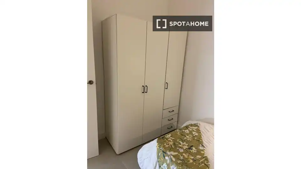 Habitación de Piso de alquiler en Madrid con Aire acondicionado, Calefacción y Amueblado