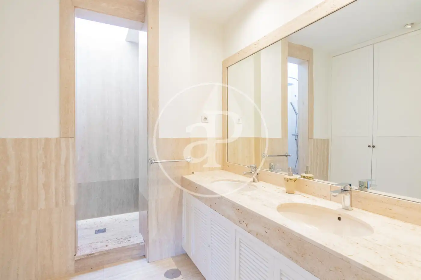 Bany de Casa o xalet de lloguer en Madrid amb Aire condicionat, Calefacció i Jardí privat