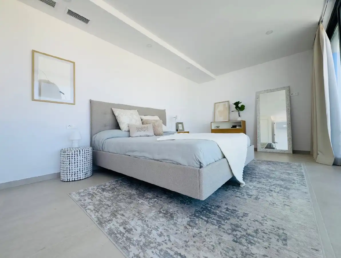 Dormitori de Casa adosada en venda en Calpe / Calp amb Aire condicionat, Calefacció i Jardí privat