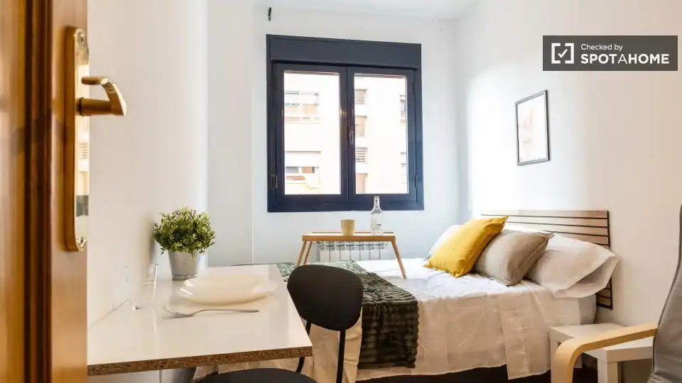 Habitación de Piso para compartir en Madrid con Aire acondicionado, Calefacción y Amueblado