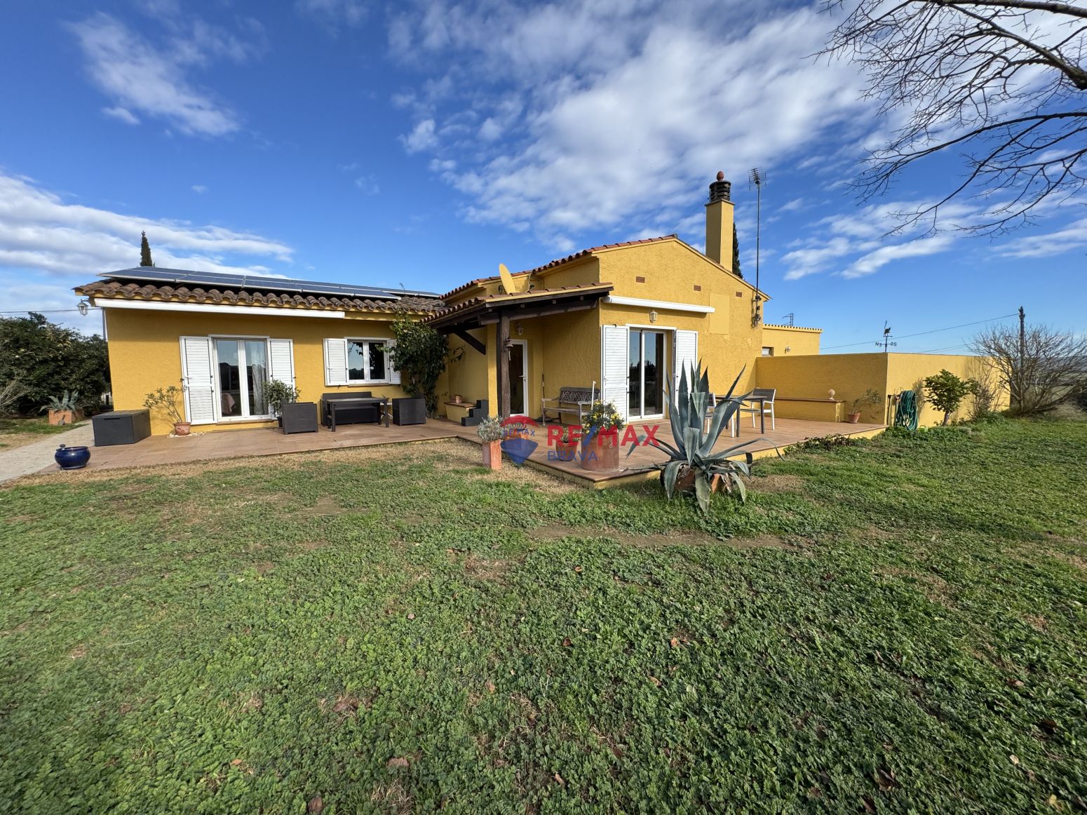 Vista exterior de Casa o xalet en venda en La Tallada d'Empordà amb Aire condicionat, Calefacció i Jardí privat