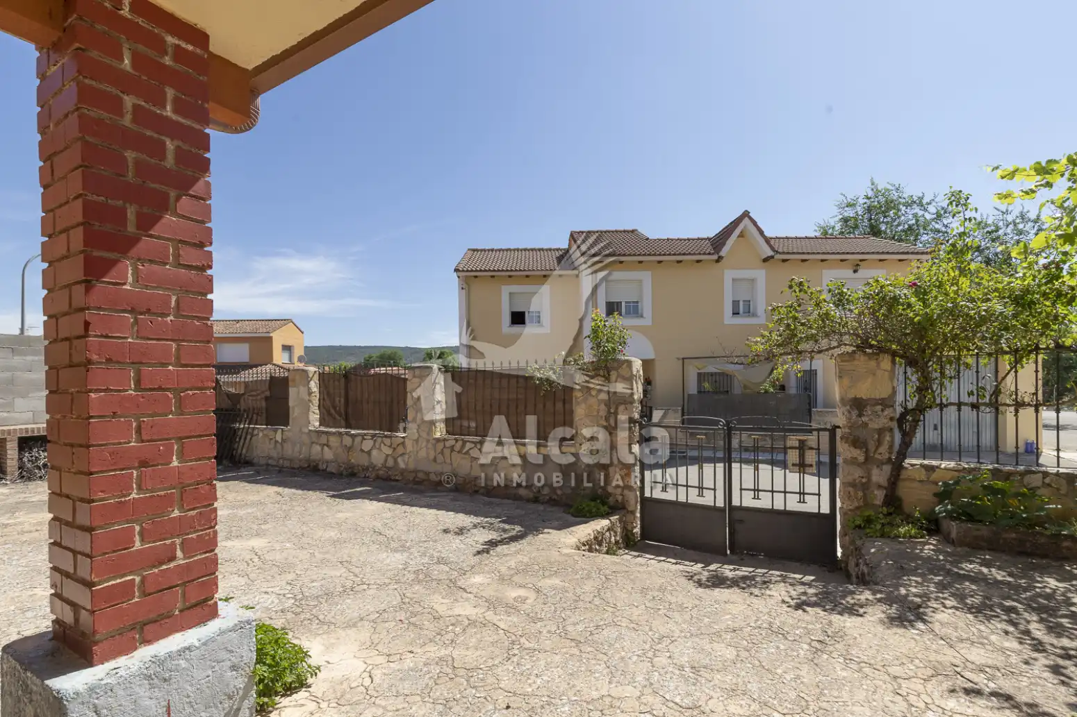 Vista exterior de Casa o chalet en venta en Cifuentes con Calefacción, Jardín privado y Trastero
