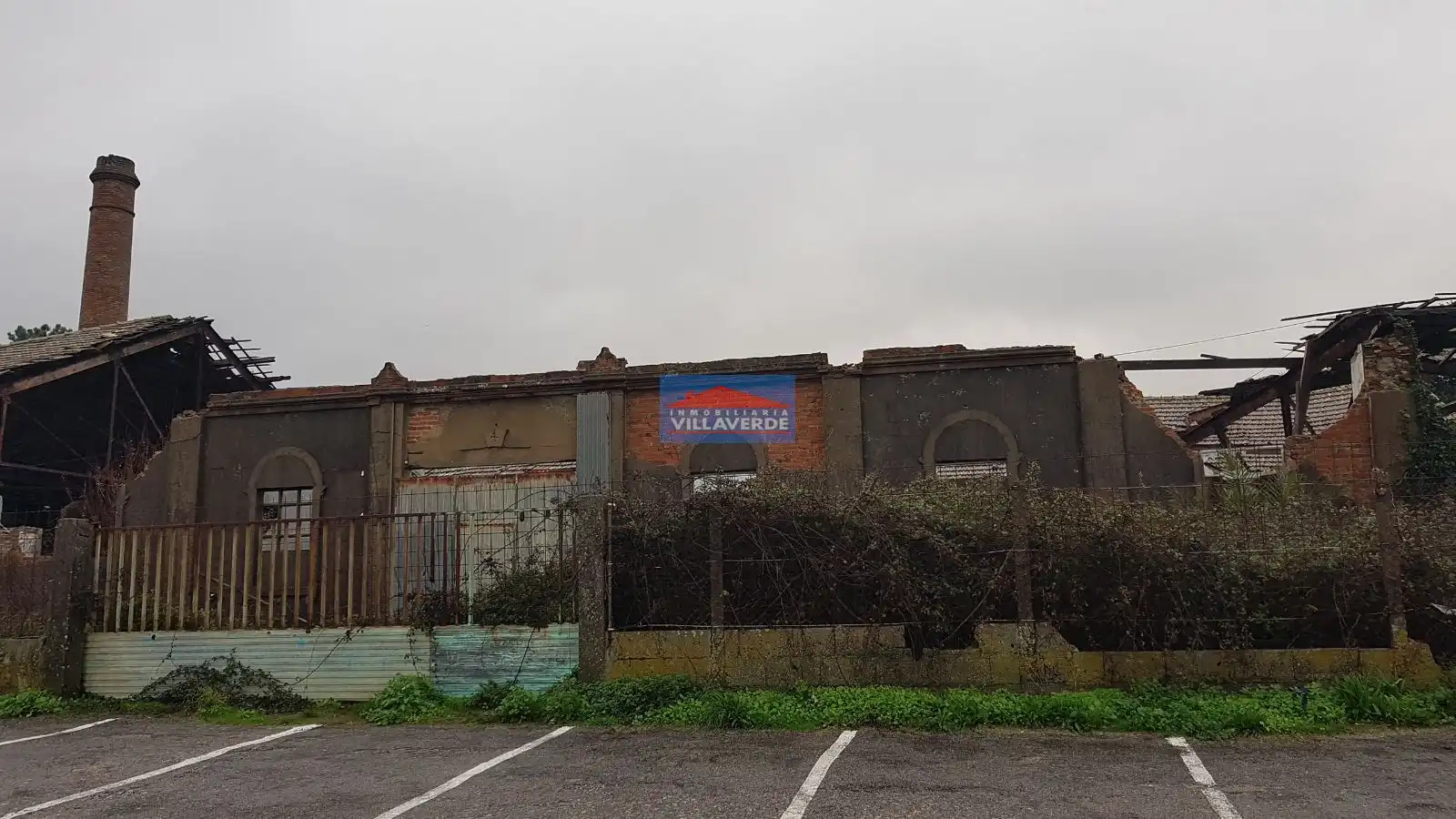 Außenansicht von Fabrikhallen zum Verkauf in Cangas 