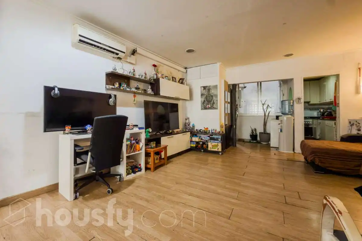 Sala d'estar de Pis en venda en Badalona amb Aire condicionat i Moblat