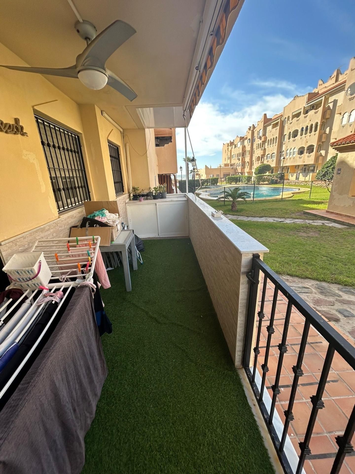 Terrassa de Pis en venda en  Almería Capital amb Aire condicionat, Jardí privat i Piscina comunitària