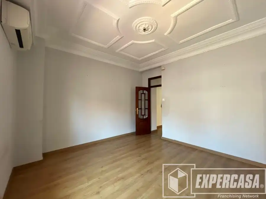 Sala d'estar de Pis en venda en Valencia amb Aire condicionat