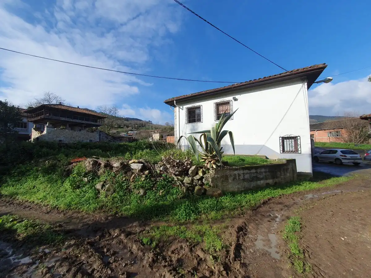 Casa con jardín en venta en Salas, imagen 2