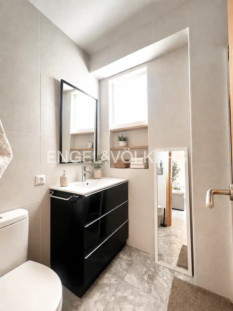 Bathroom of Attic for rent in Sevilla  with Air Conditioner, Heating and Terrace