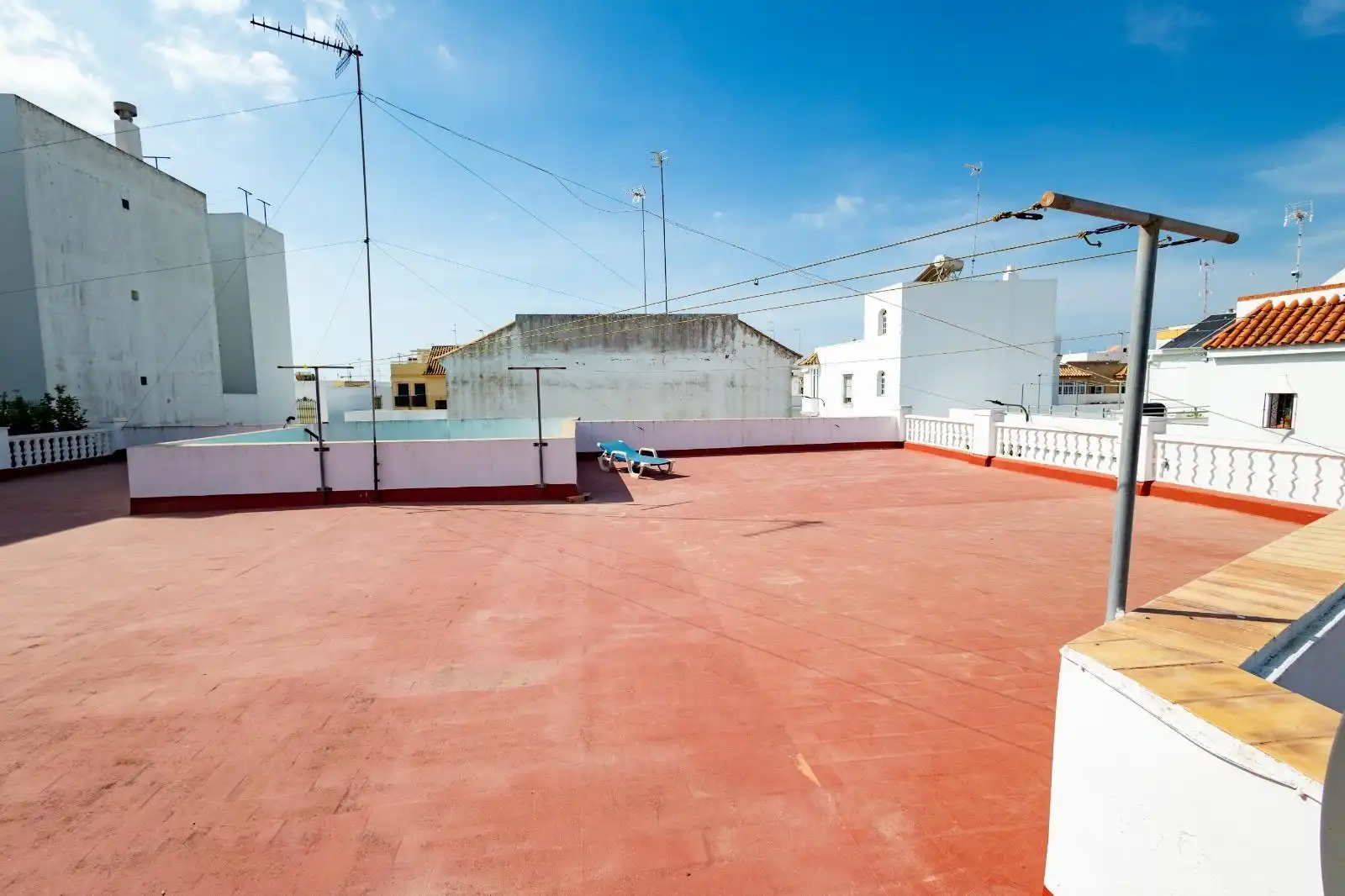 Vista exterior de Casa o xalet en venda en Chipiona amb Jardí privat, Terrassa i Traster