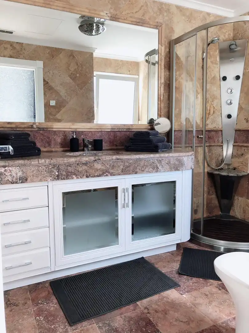Bathroom of Duplexes for rent in Marbella  with Air Conditioner, Terrace and Swimming Pool