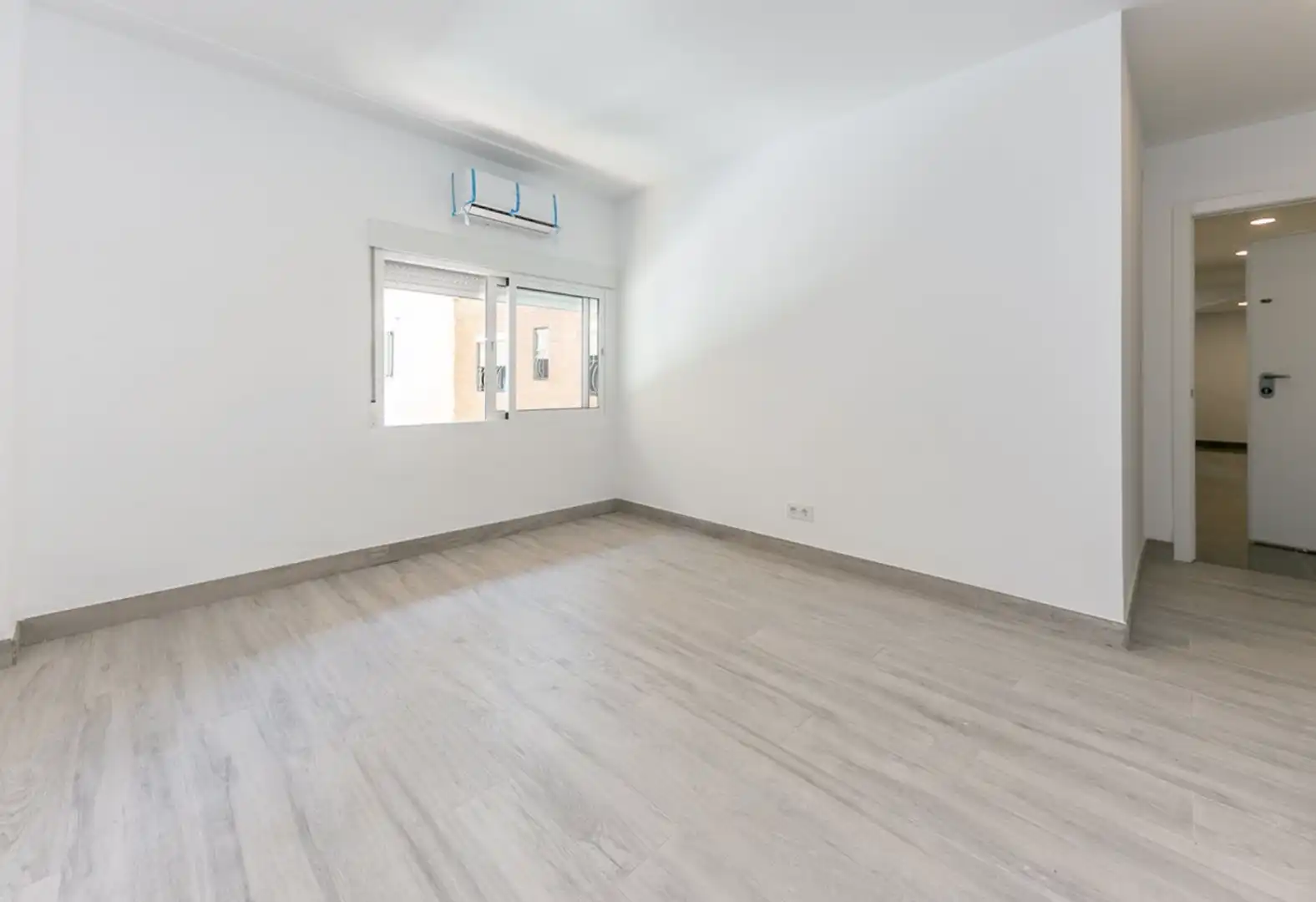 Habitación de Apartamento en venta en Marbella con Aire acondicionado, Calefacción y Terraza