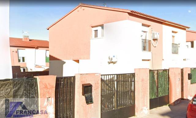 Casa-chalet en Venta en Novés