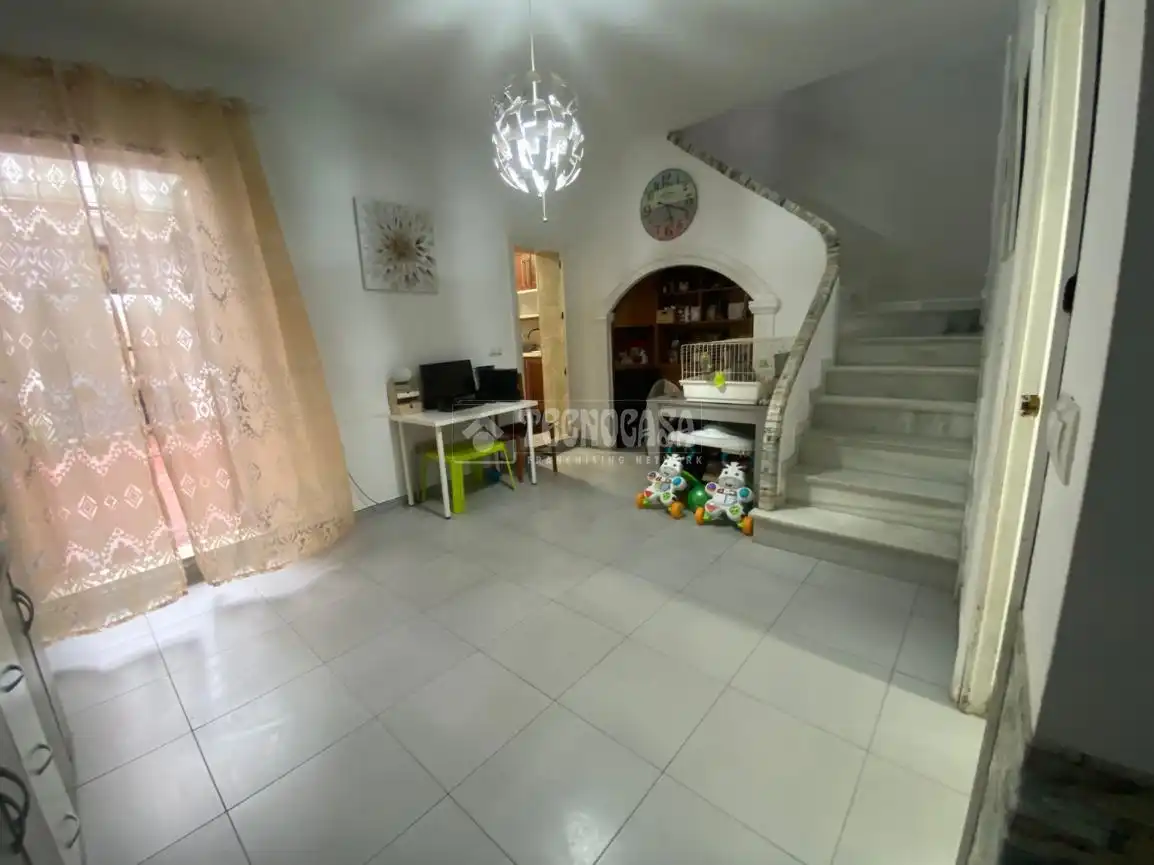 Casa adosada en venta en Sanlúcar la Mayor