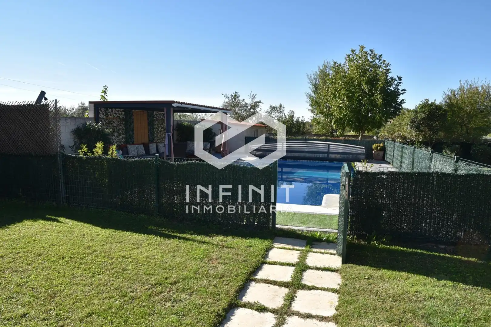 Swimming pool of Houses for sale in Ribatejada, Madrid
