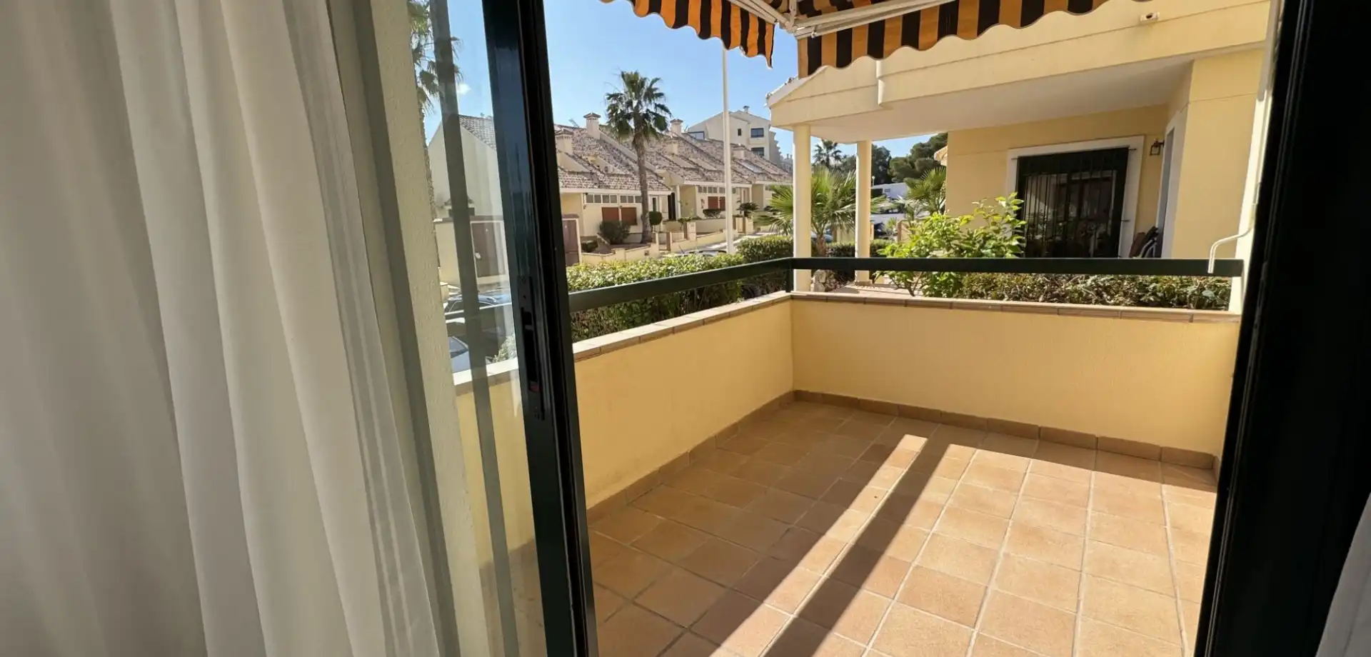 Vista exterior de Planta baixa en venda en Orihuela amb Aire condicionat, Terrassa i Piscina