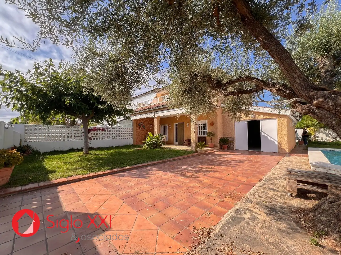 Außenansicht von Einfamilien-Reihenhaus zum Verkauf in Castellón de la Plana / Castelló de la Plana mit Klimaanlage, Heizung und Terrasse