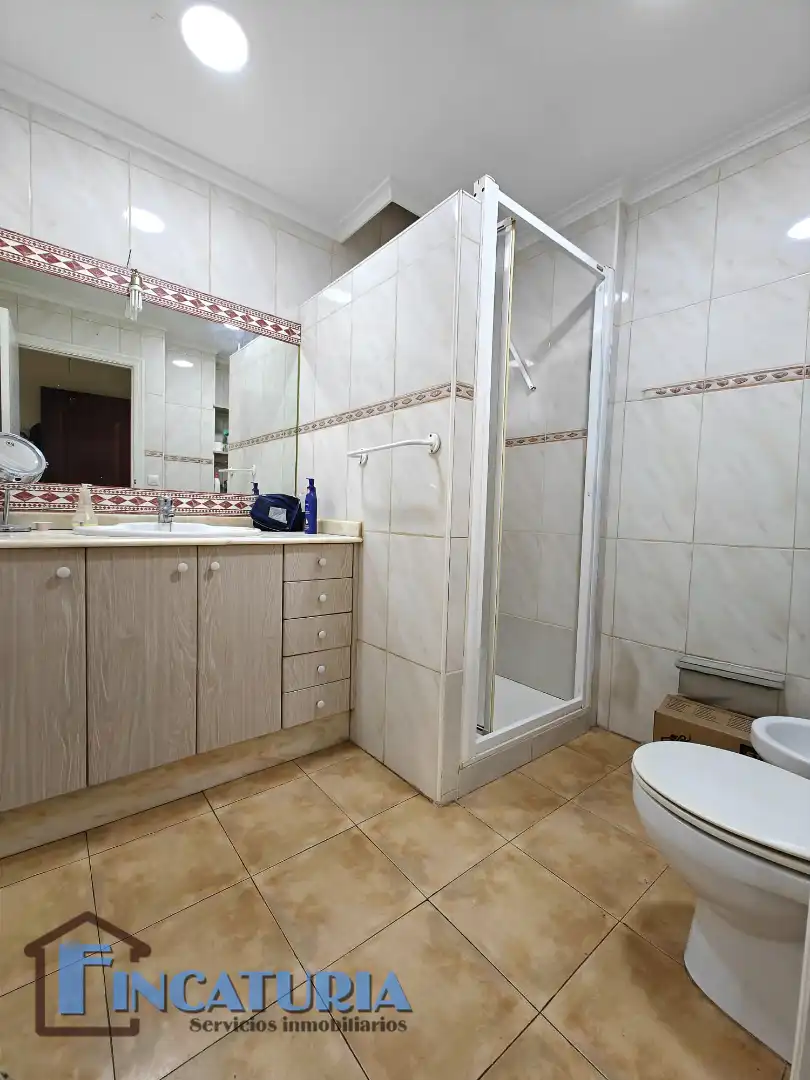 Badezimmer von Dachboden zum Verkauf in Ontinyent mit Terrasse, Abstellraum und Balkon